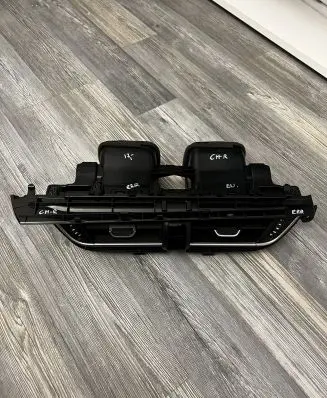 Toyota C-HR I Dash center air vent grill 55670F4010