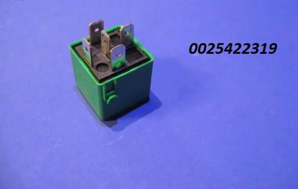 Mercedes-Benz CLK A208 C208 Hazard warning light relay 0025422319