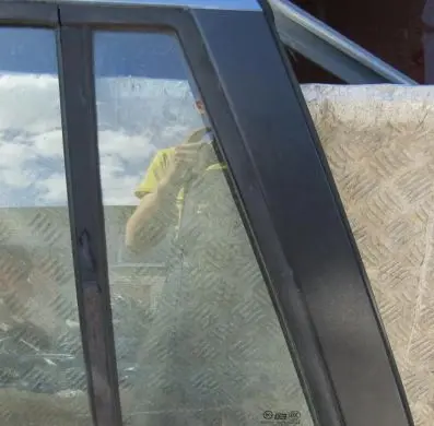 Rear vent window glass