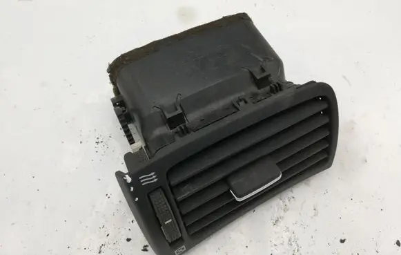 Toyota Avensis T250 Dashboard side air vent grill/cover trim 8518