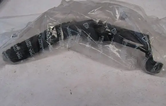Opel Mokka B Rear bumper mounting bracket 9835237980