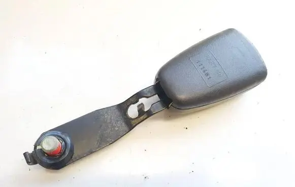Front seatbelt buckle