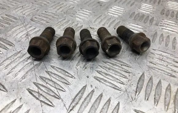 BMW 5 F10 F11 Nuts/bolts 