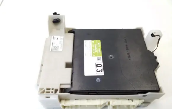 Toyota Yaris Other control units/modules 8273052G40 892210D110