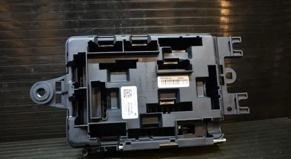 BMW 4 F32 F33 Fuse module 9337880