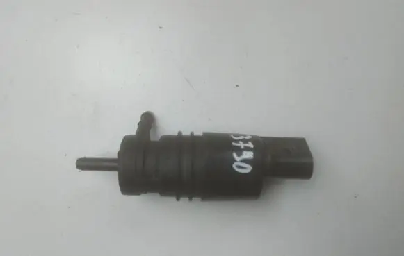 Suzuki Swift II Windscreen/windshield washer pump 13250356