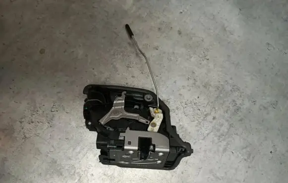 BMW X5 F15 Front door lock 7362784