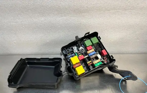 Peugeot 208 I Fuse box set DOPEUGEOT208I1