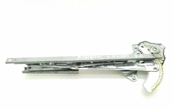Mitsubishi Outlander Rear window lifting mechanism without motor