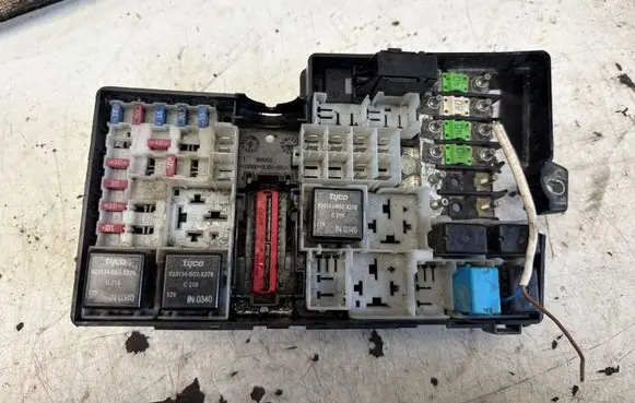 BMW 3 E46 Fuse box set BP4K66765
