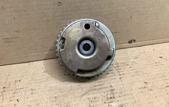 BMW 3 E90 E91 Camshaft pulley/ VANOS 7526435 7545959