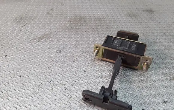 Mercedes-Benz S W220 Front door check strap stopper