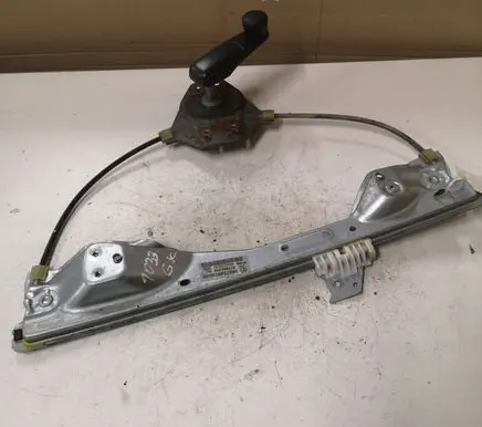 Rear door manual window regulator
