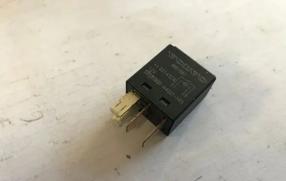 Volvo XC70 Other relay 8651661