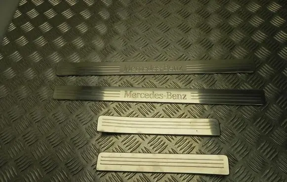 Mercedes-Benz C AMG W204 Other sill/pillar trim element A2046800135 T3084KOMPLEKTAS
