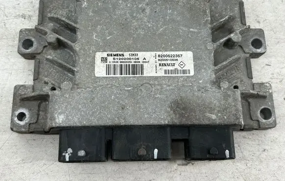 Renault Clio III Engine control unit/module 8200522357 S120200105A 8200510536
