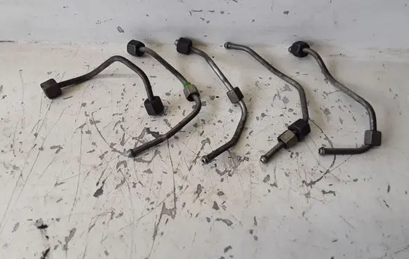 Volvo S60 Fuel injector supply line/pipe 