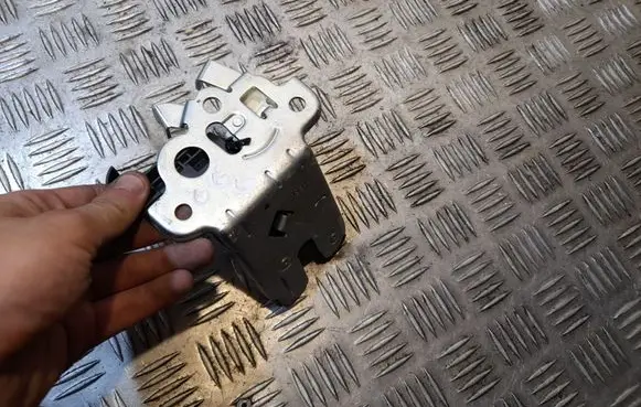 Audi A6 S6 C6 4F Tailgate/trunk/boot lock/catch/latch 4L0827505