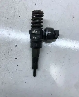 Volkswagen Golf IV Fuel injector 038130073AJ 0414720037
