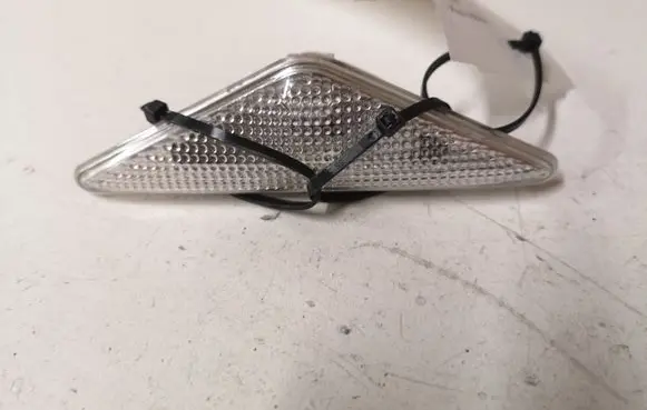Ford Focus Front fender indicator light 125149B