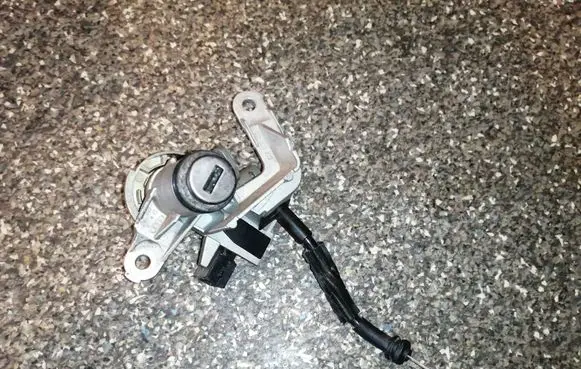 Audi A8 S8 D3 4E Tailgate exterior lock 4E0827573