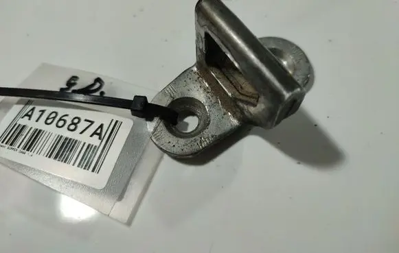Peugeot Bipper Front door lock loop/hook striker G8210