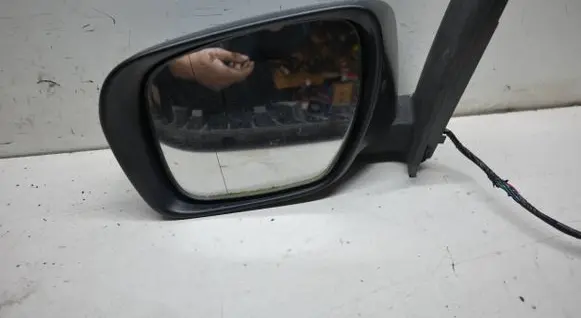 Front door electric wing mirror