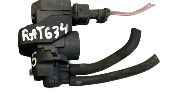 Nissan Juke I F15 Turbo solenoid valve VE360135