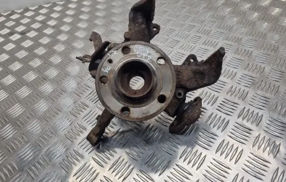 Volkswagen Fox Front wheel hub