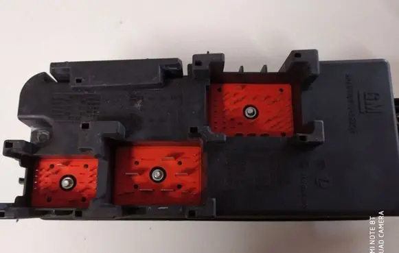 Opel Vectra C Fuse module 13205800 519179006