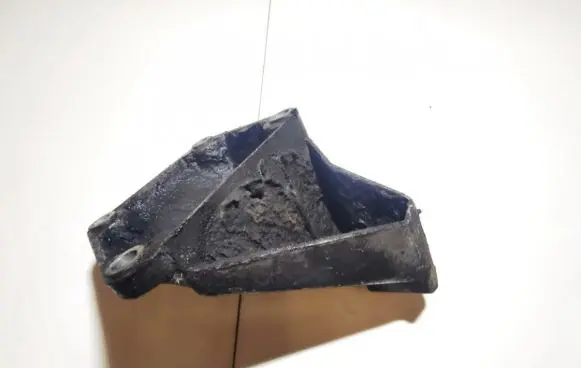 Audi A6 S6 C5 4B Engine mounting bracket 4b0199307c