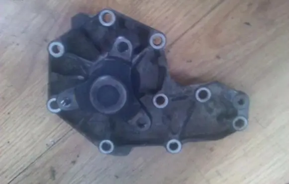 Renault Megane I Water pump 7700101096