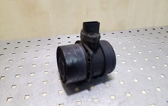 Volkswagen Touareg I Mass air flow meter 0281002461 074906461B