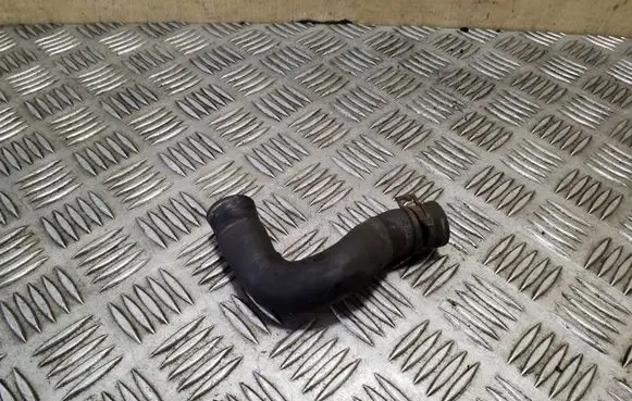 Volkswagen PASSAT B8 Engine coolant pipe/hose