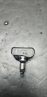 Mercedes-Benz E W212 Tire pressure sensor A0009050030