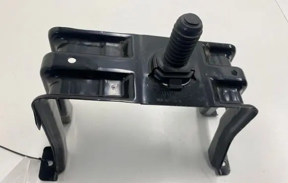 Audi A5 8T 8F Spare wheel mounting bracket 8K0802715A