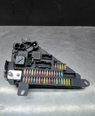 BMW 5 E60 E61 Fuse module 9138830