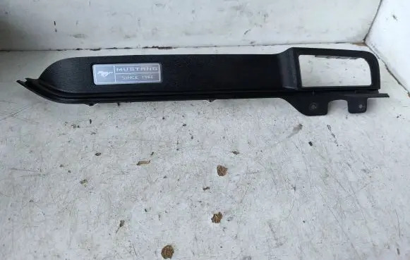 Ford Mustang VI Dashboard glove box trim FR3B63044B88 T20003