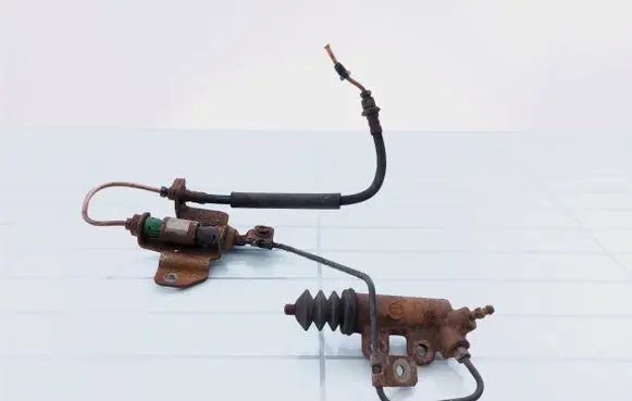 Clutch slave cylinder