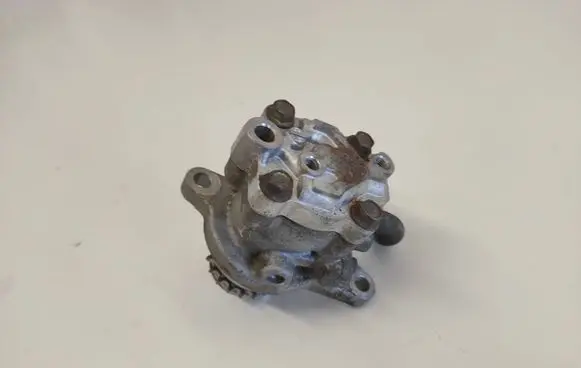 Nissan X-Trail T30 Power steering pump 8H800 32142003