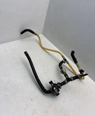 BMW 5 E39 Fuel distributor 1710982 11834239 13537788388