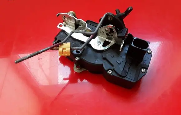 Cadillac SRX Rear door lock L10373664