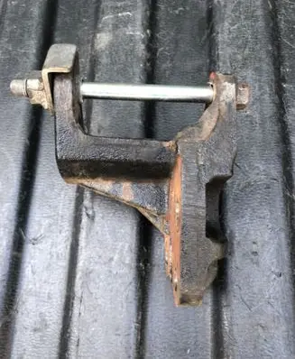 Infiniti FX Power steering pump mounting bracket 