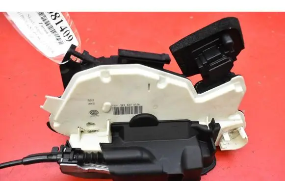 Skoda Rapid (NH) Front door lock 5E1837015A