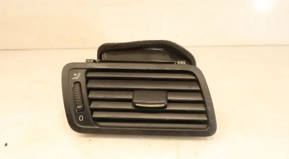 Volkswagen PASSAT B6 Dashboard side air vent grill/cover trim