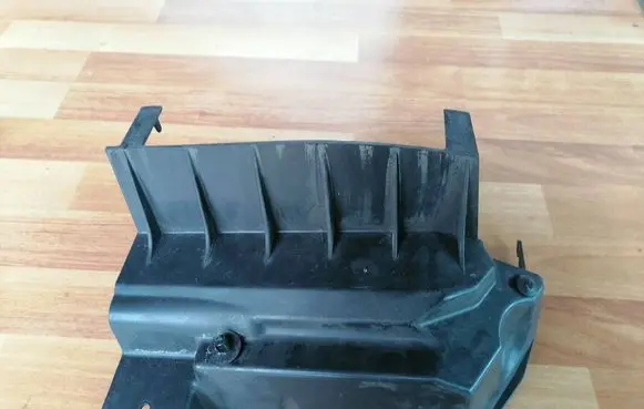 Renault Clio III Intercooler air guide/duct channel 8200468916 214B22902R