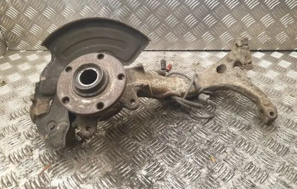 Audi A6 S6 C5 4B Front wheel hub