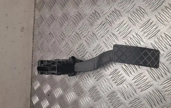 Volkswagen Golf VII Accelerator throttle pedal 5Q1723503K