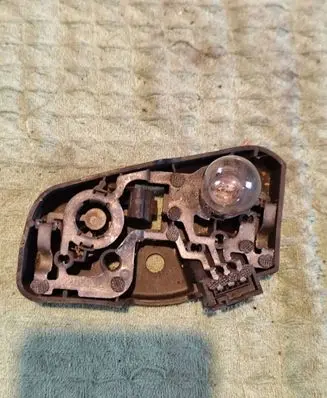 BMW 5 E39 Tail light bulb cover holder 388569L 388569