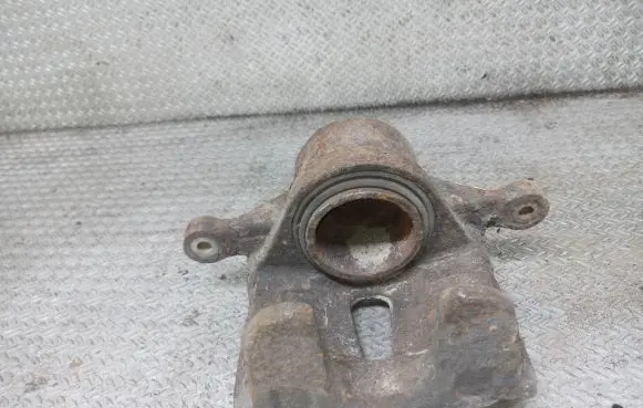 Hyundai i30 Front brake caliper